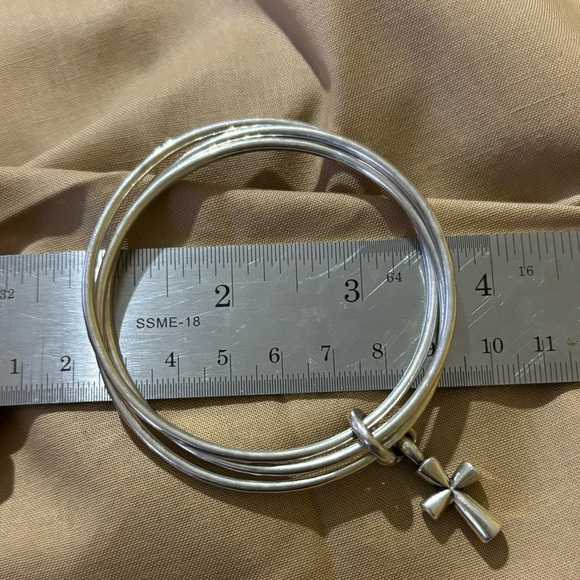 Retired James Avery St Teresa Triple Linked Bracelet size Medium - Picture 5 of 6